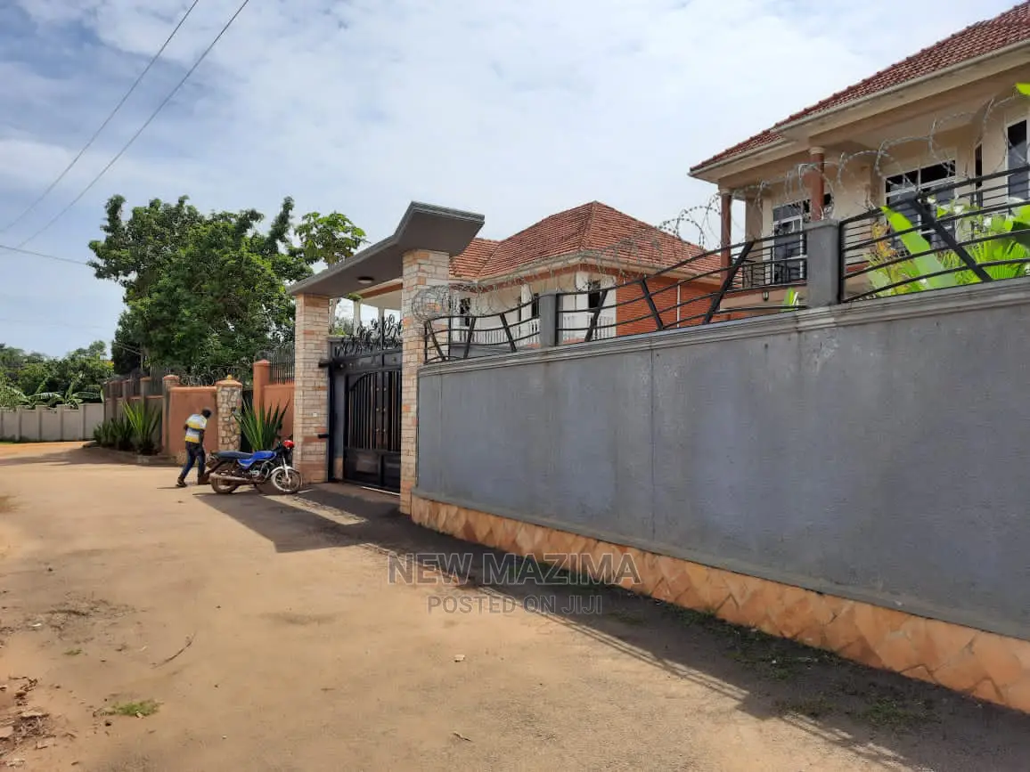 5bdrm House in Muyenga Heights, Division a for Sale in Division A