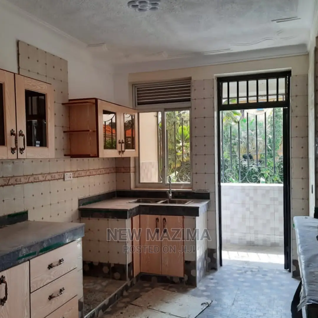 5bdrm House in Muyenga Heights, Division a for Sale in Division A