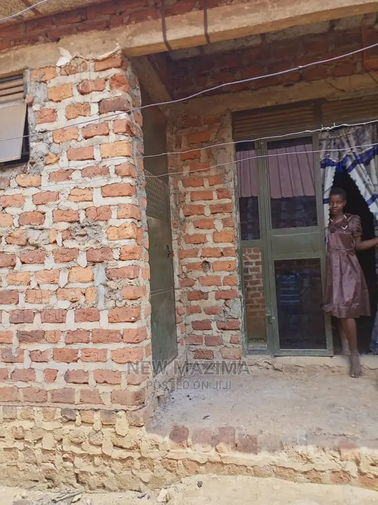 2bdrm House in Salaama Munyonyo Rd, Division a for Sale in Division A