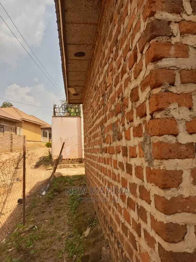 2bdrm House in Salaama Munyonyo Rd, Division a for Sale in Division A