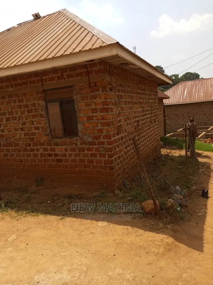 2bdrm House in Salaama Munyonyo Rd, Division a for Sale in Division A