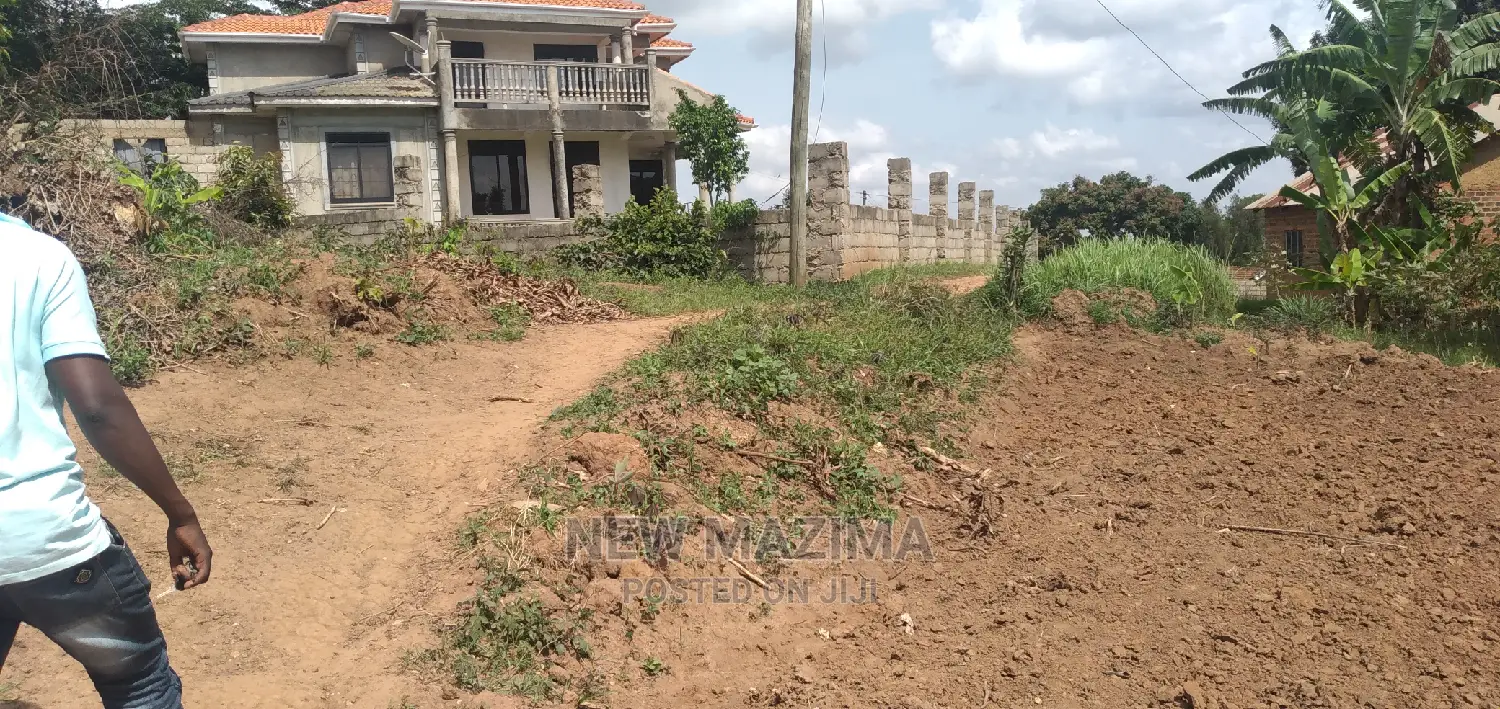 Half Acre With Clear Lakeview Is Quicksale in Bweya Kajjansi in Division A