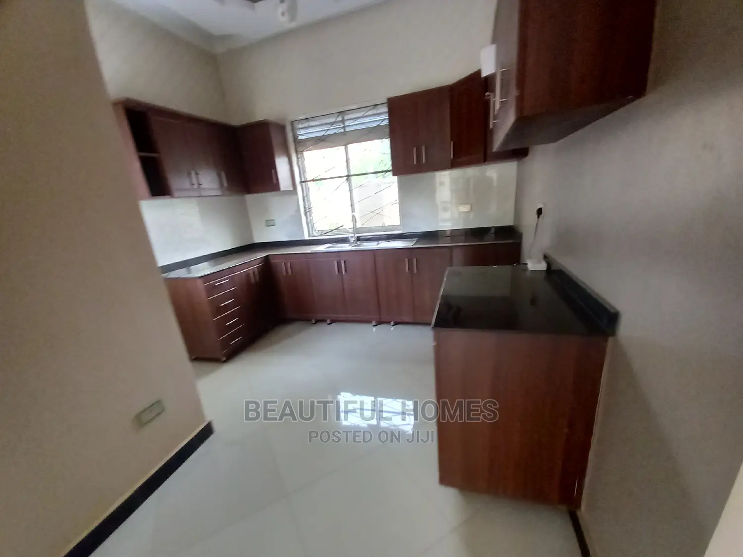 Furnished 4bdrm Bungalow in Kira Wealthy Tarmack for Sale in Kira