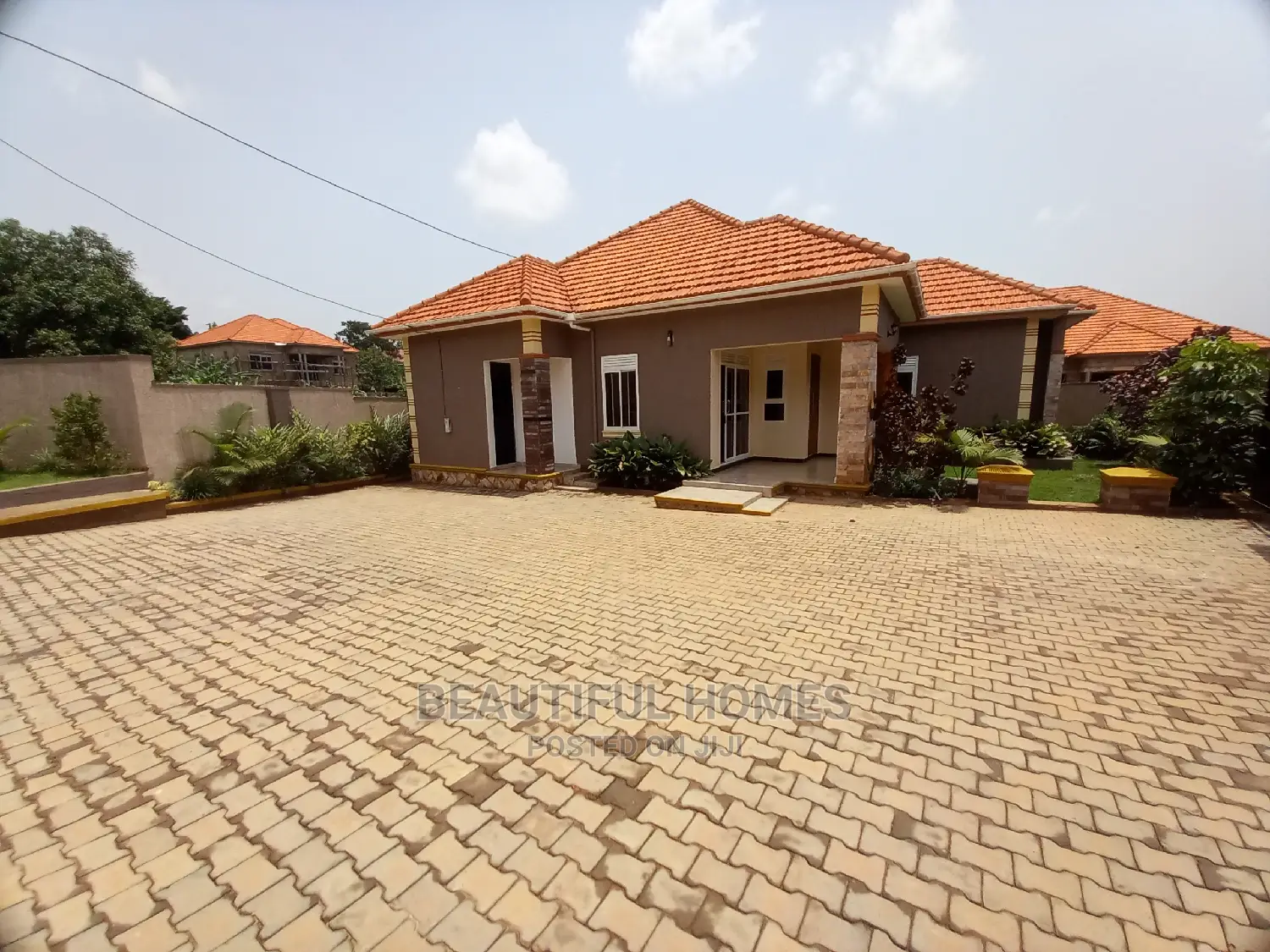 Furnished 4bdrm House in Kira Tarmack Wealthy for Sale in Kira