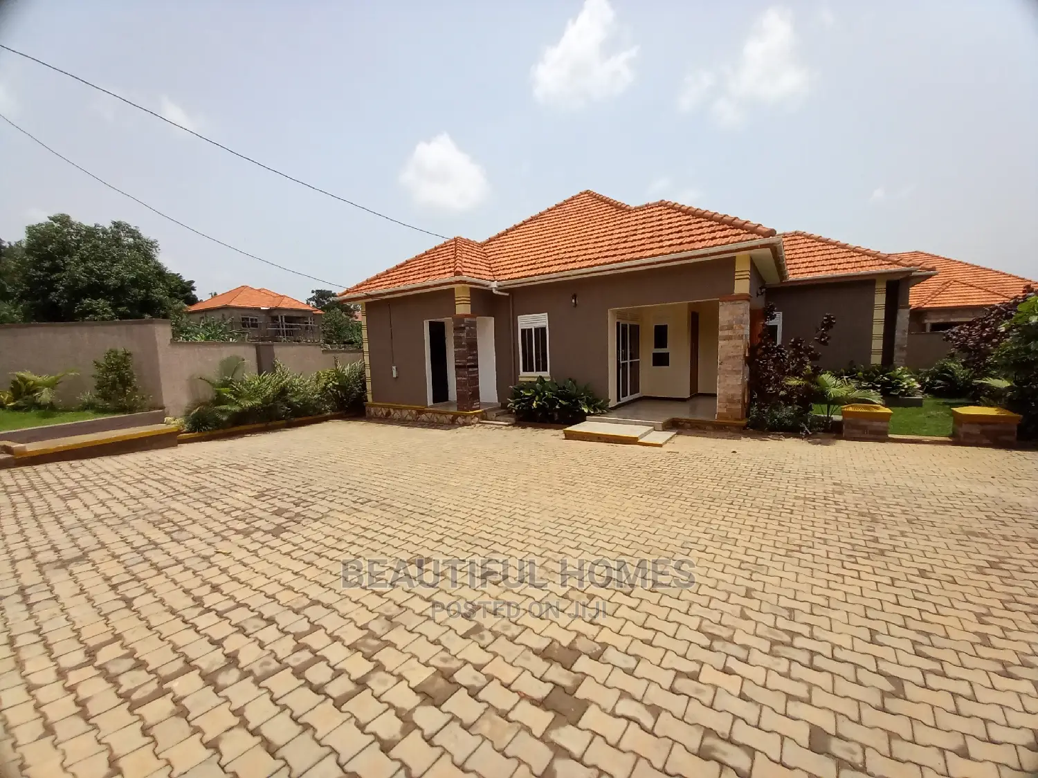 Furnished 4bdrm House in Kira Tarmack Wealthy for Sale in Kira