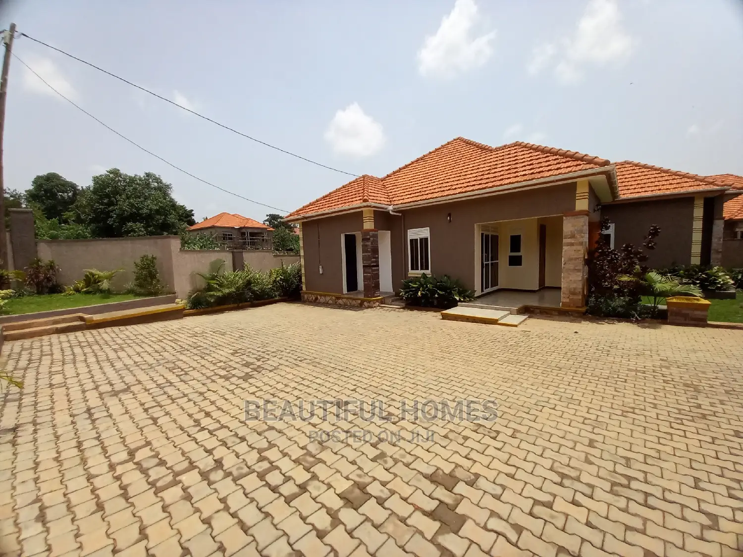 Furnished 4bdrm House in Kira Tarmack Wealthy for Sale in Kira