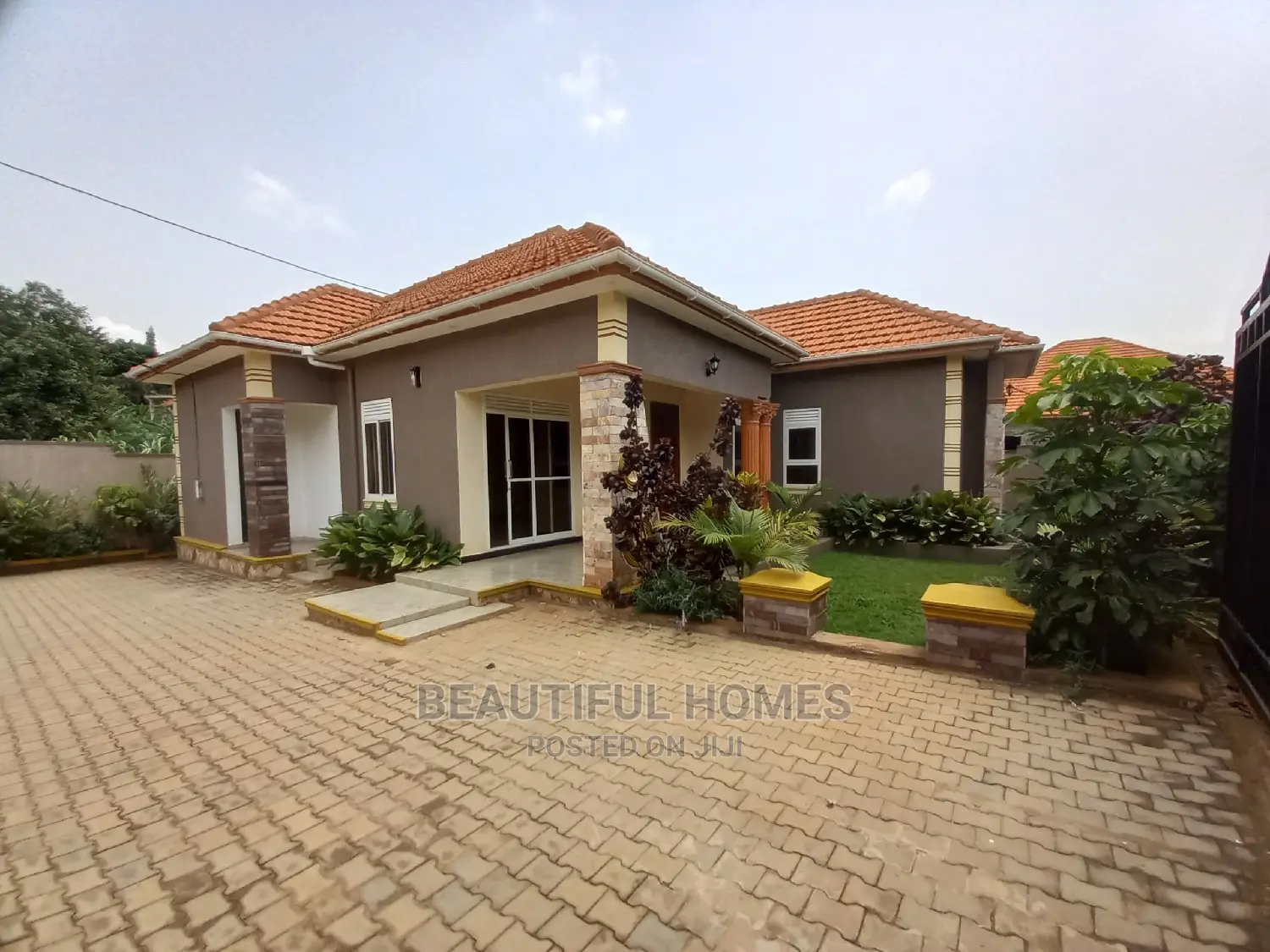 Furnished 4bdrm House in Kira Tarmack Wealthy for Sale in Kira
