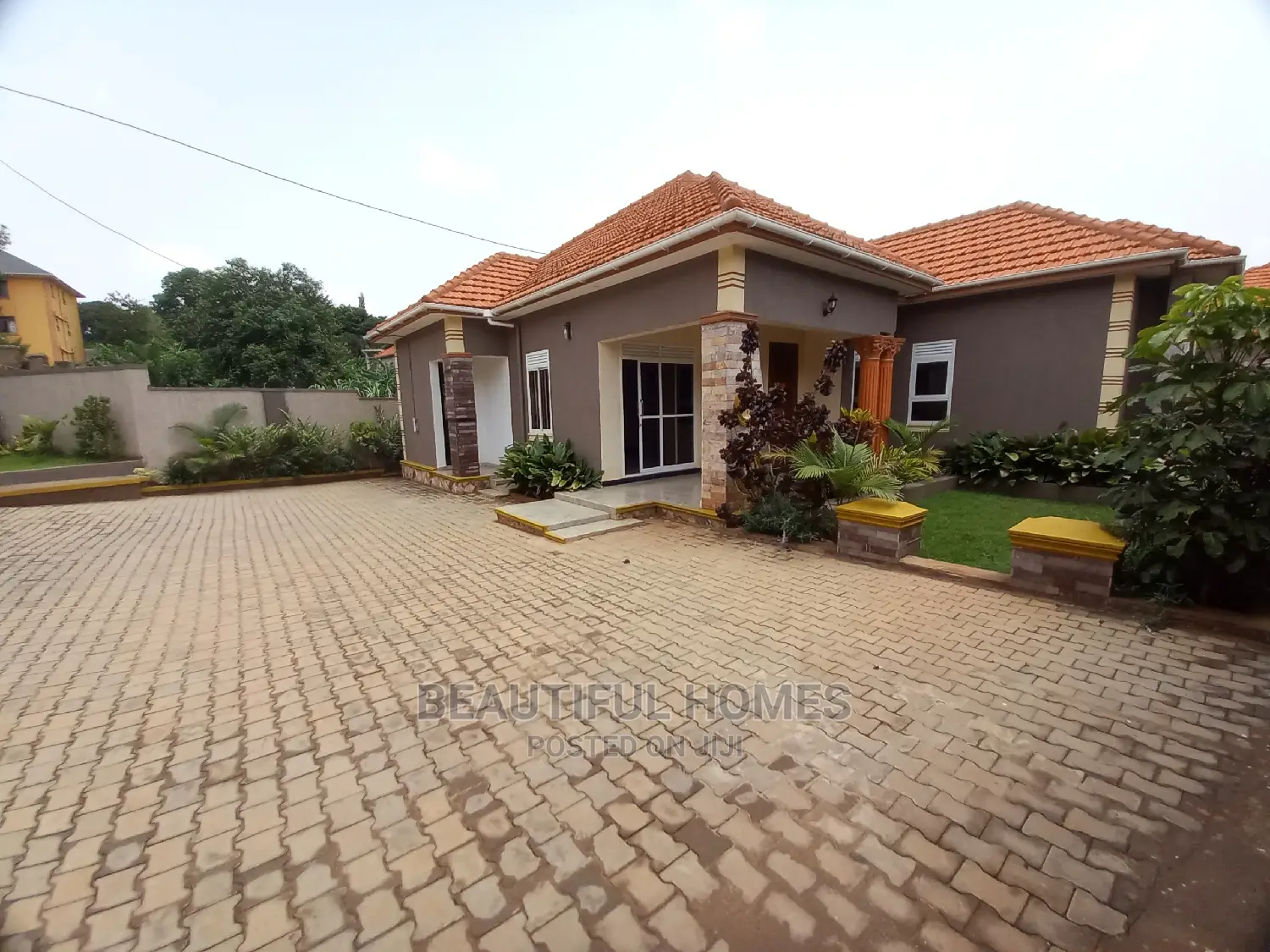 Furnished 4bdrm House in Kira Tarmack Wealthy for Sale in Kira