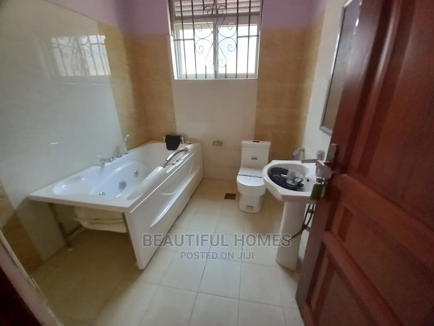 Furnished 4bdrm Bungalow in Kira Corporate for sale in Kira