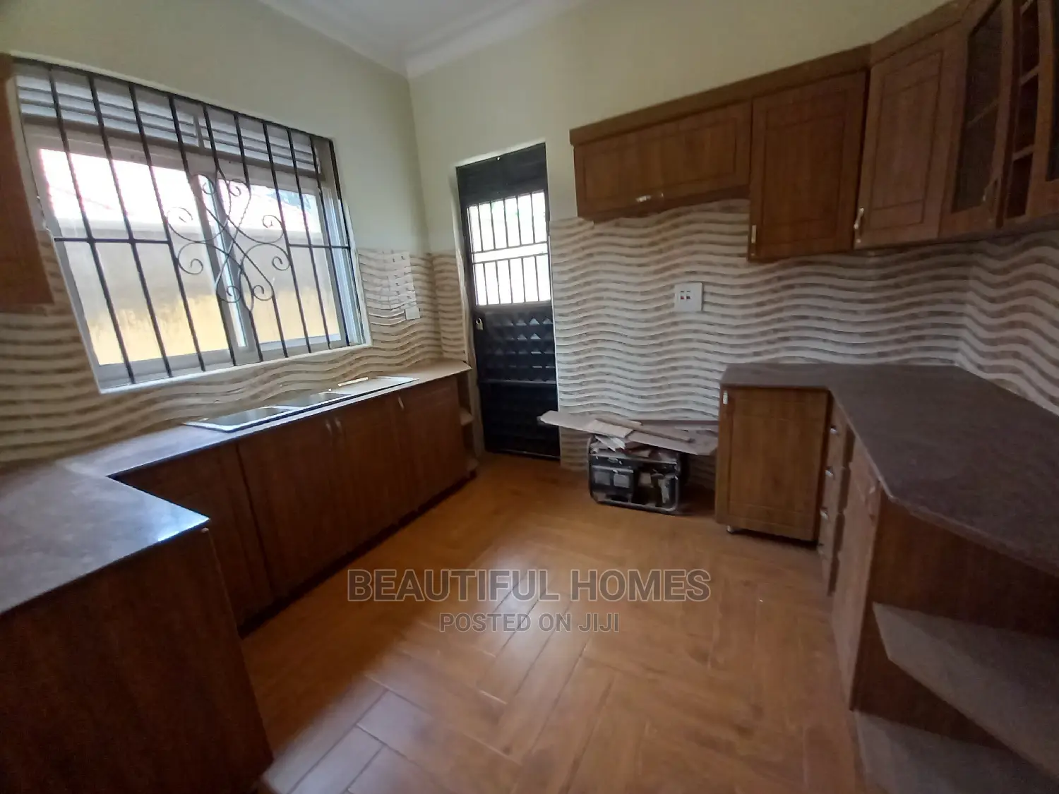 Furnished 4bdrm Bungalow in Kira Corporate for sale in Kira