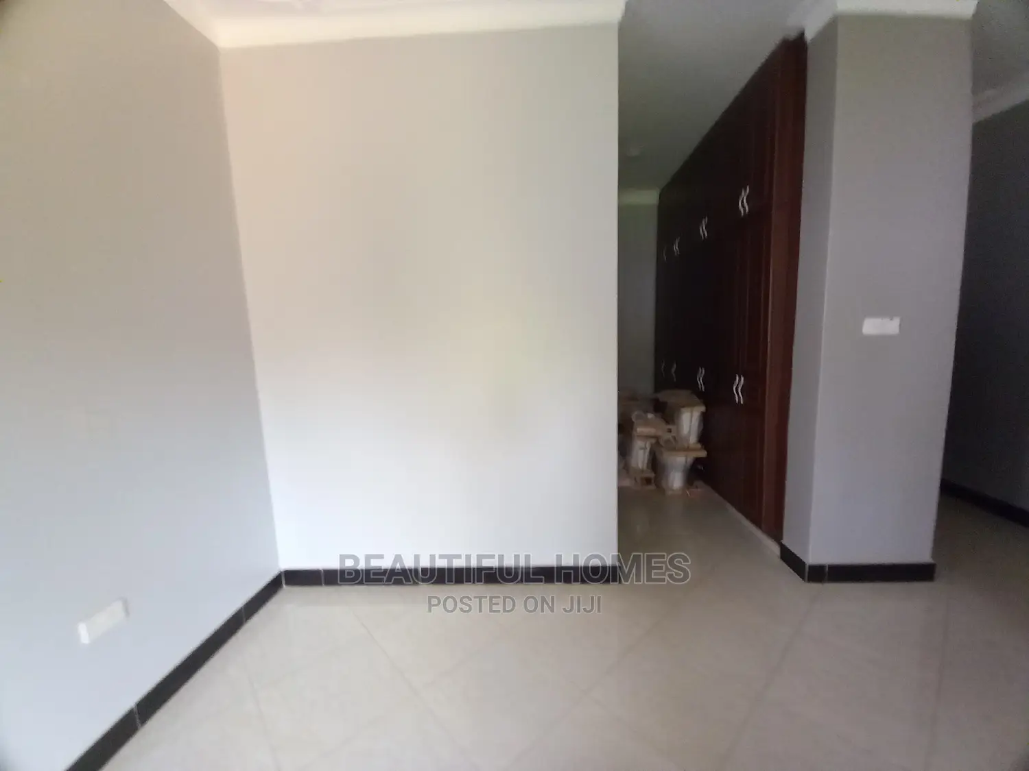 Furnished 4bdrm Bungalow in Kira Corporate Area for Sale in Kira