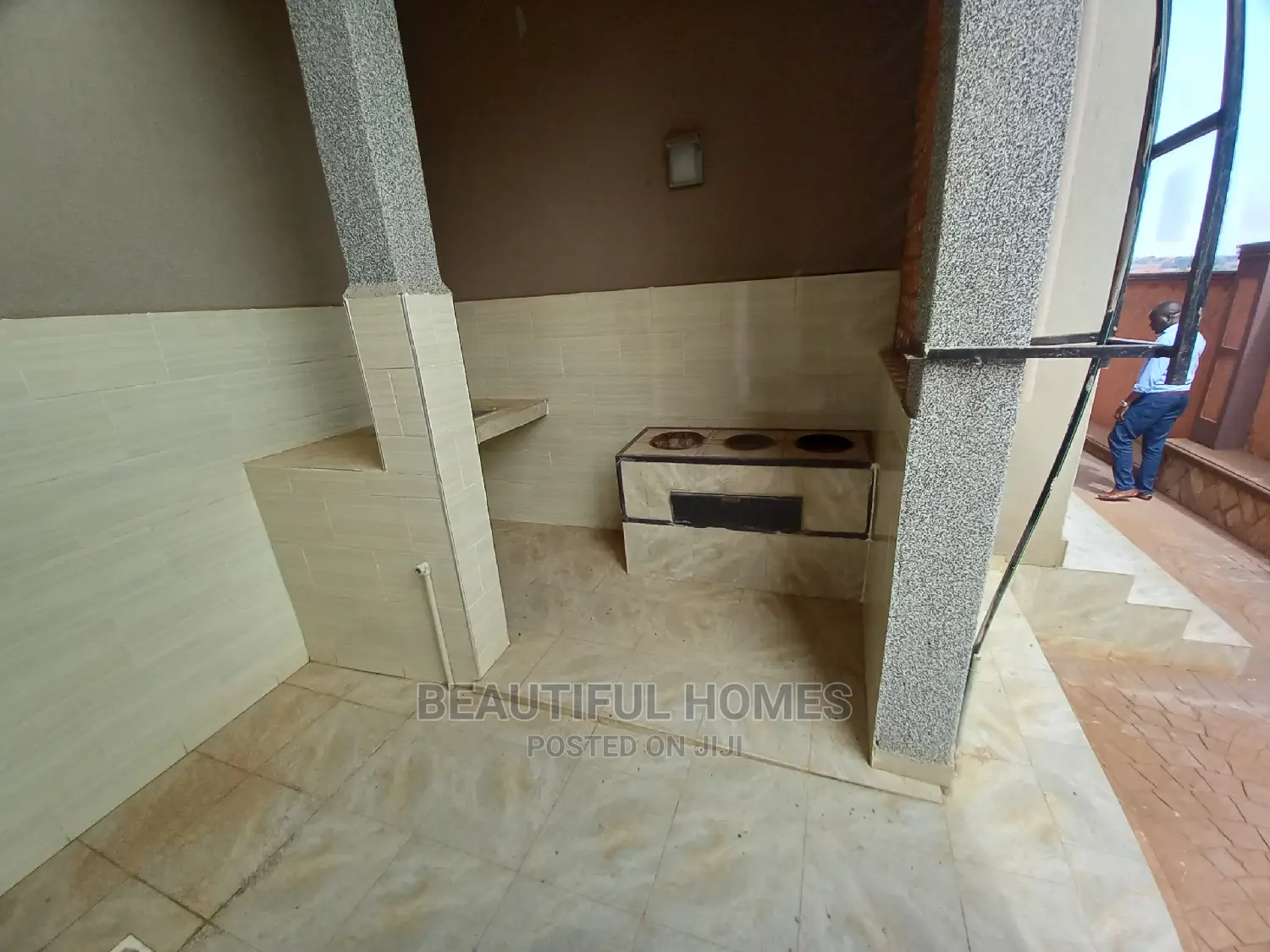Furnished 6bdrm Mansion in Kyanja, Central Division for Sale in Central Division