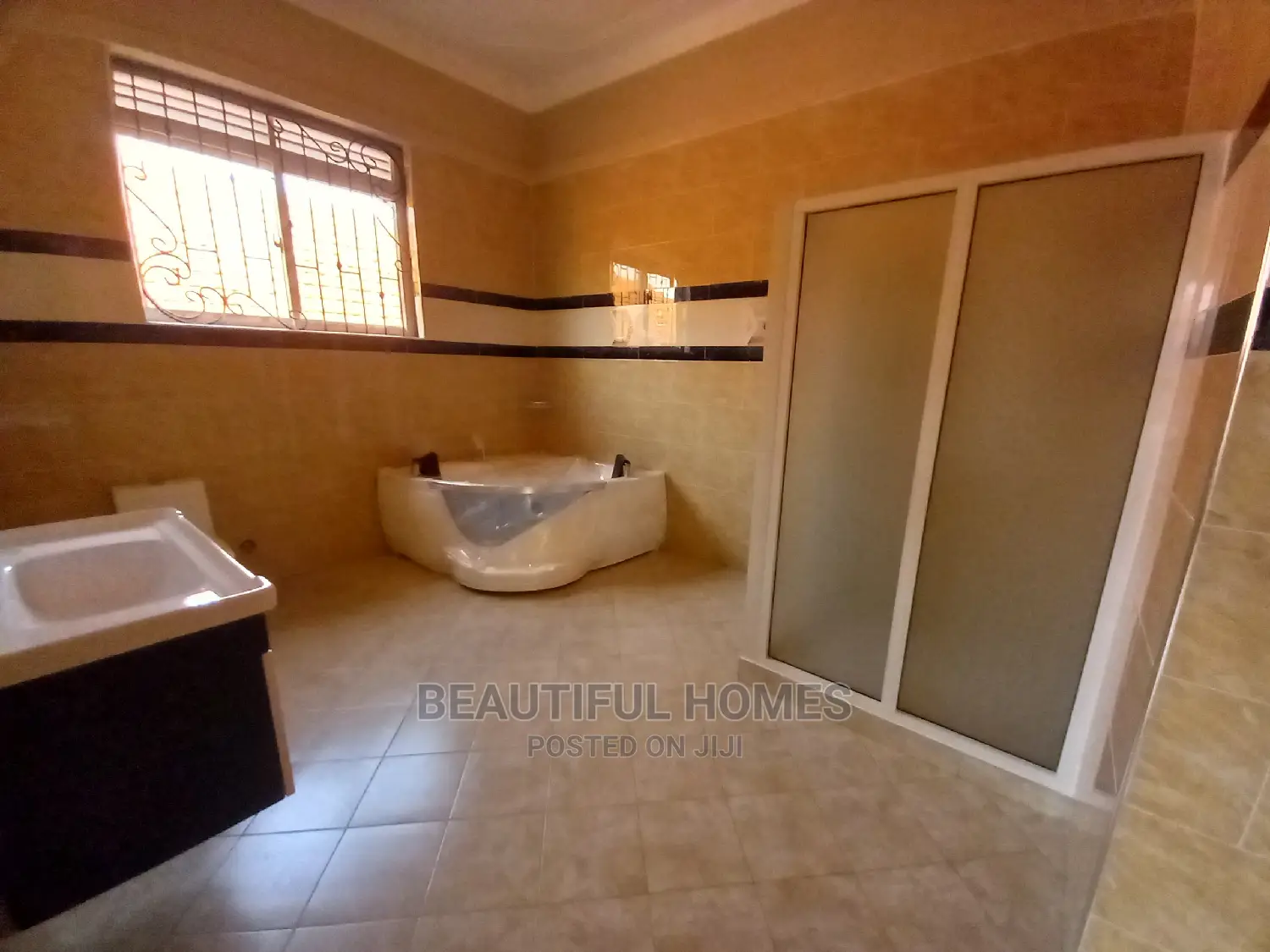 Furnished 6bdrm Duplex in Kyanja Executive, Central Division for Sale in Central Division