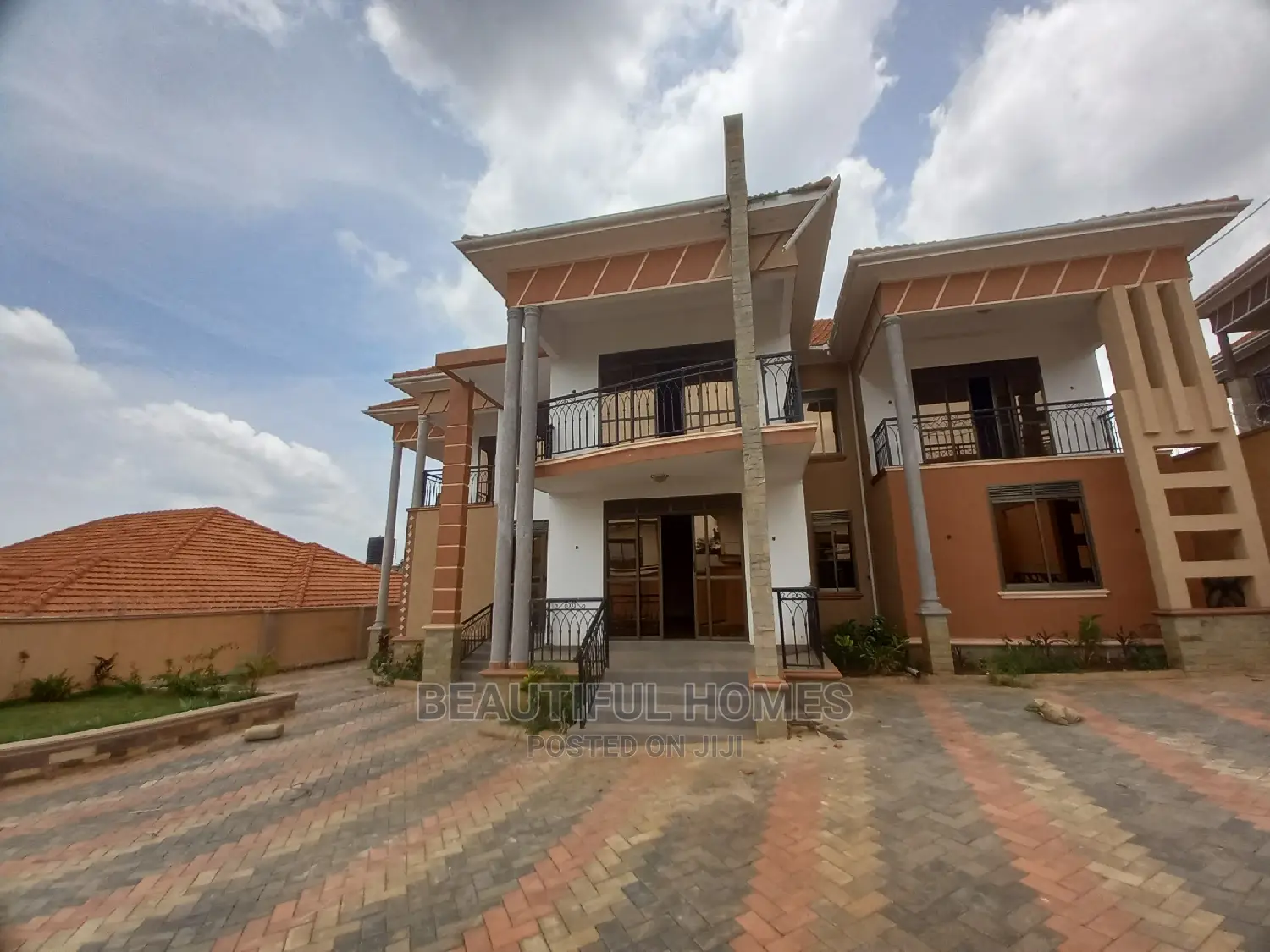 Furnished 6bdrm Mansion in Kira Mamerito, Central Division for Sale in Central Division