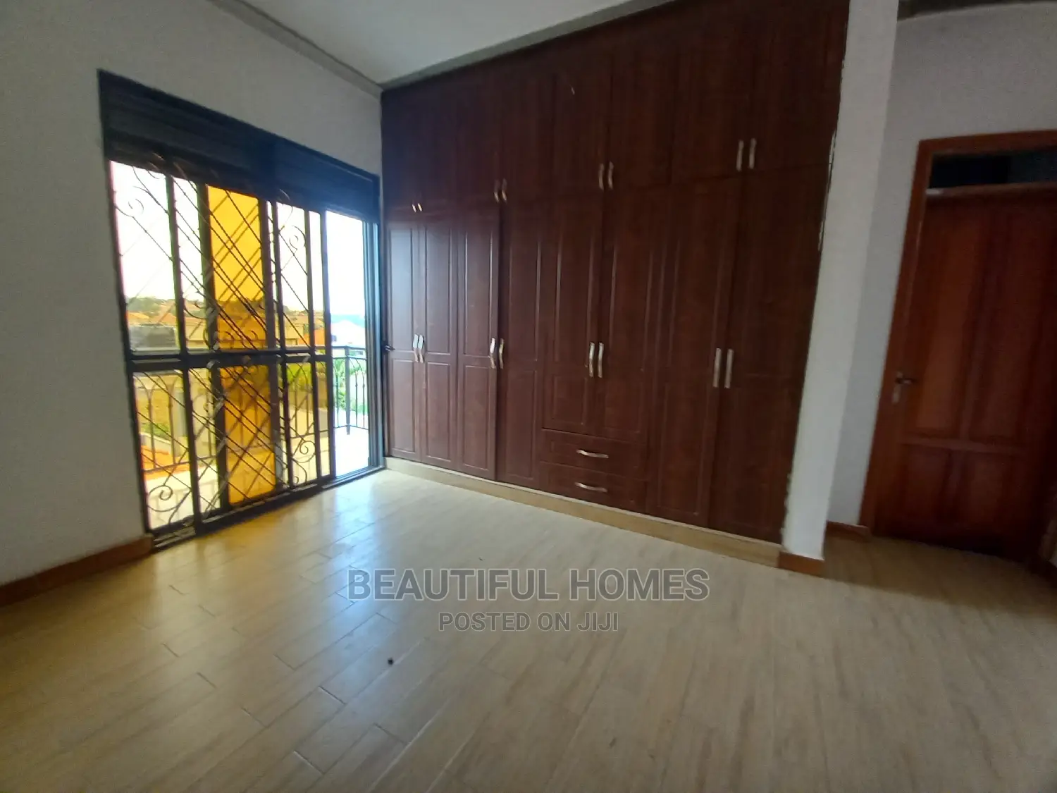 Furnished 6bdrm Mansion in Kira Mamerito, Central Division for Sale in Central Division
