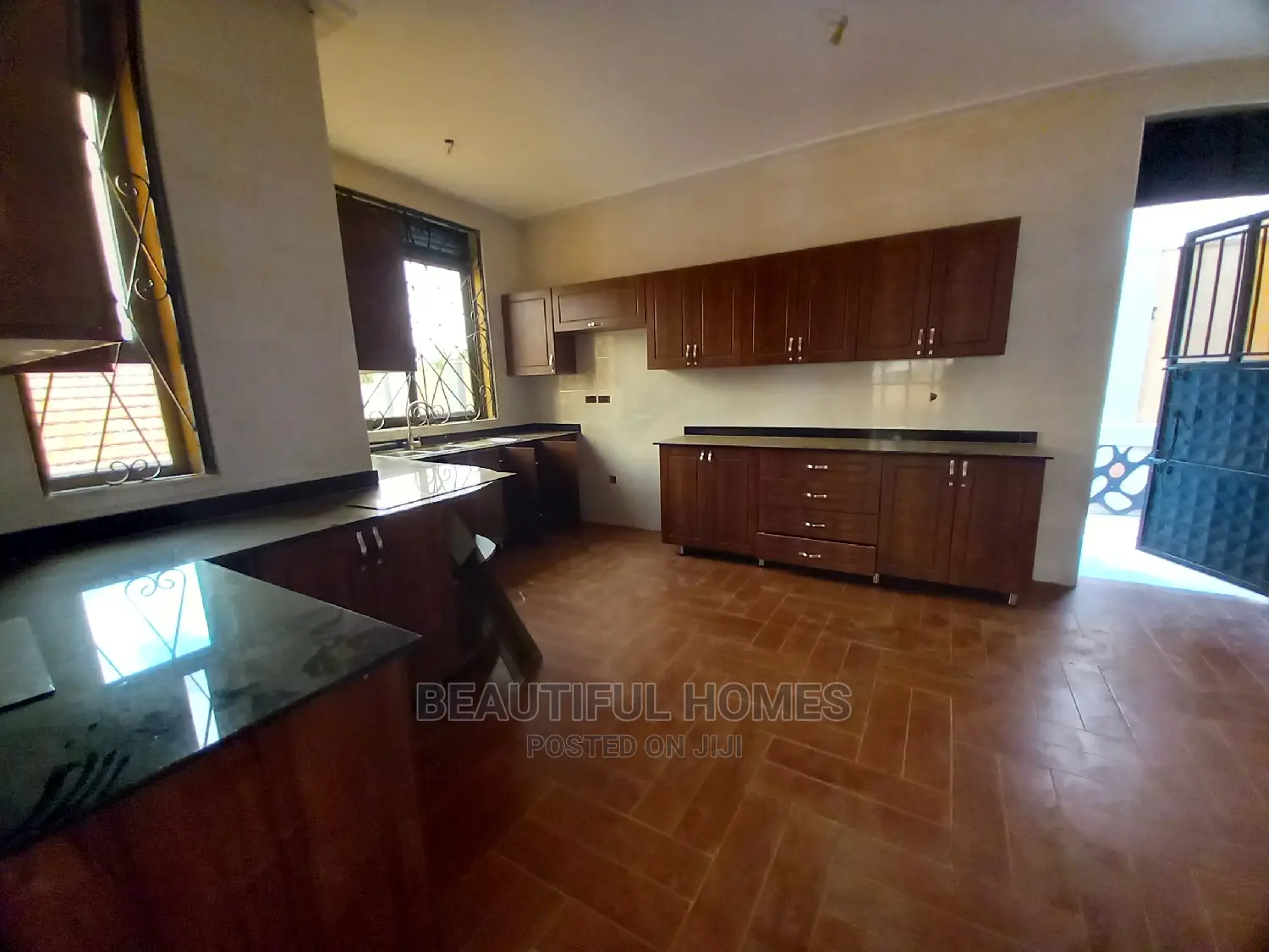 Furnished 6bdrm Mansion in Kira Gated Estate for Sale in Kira