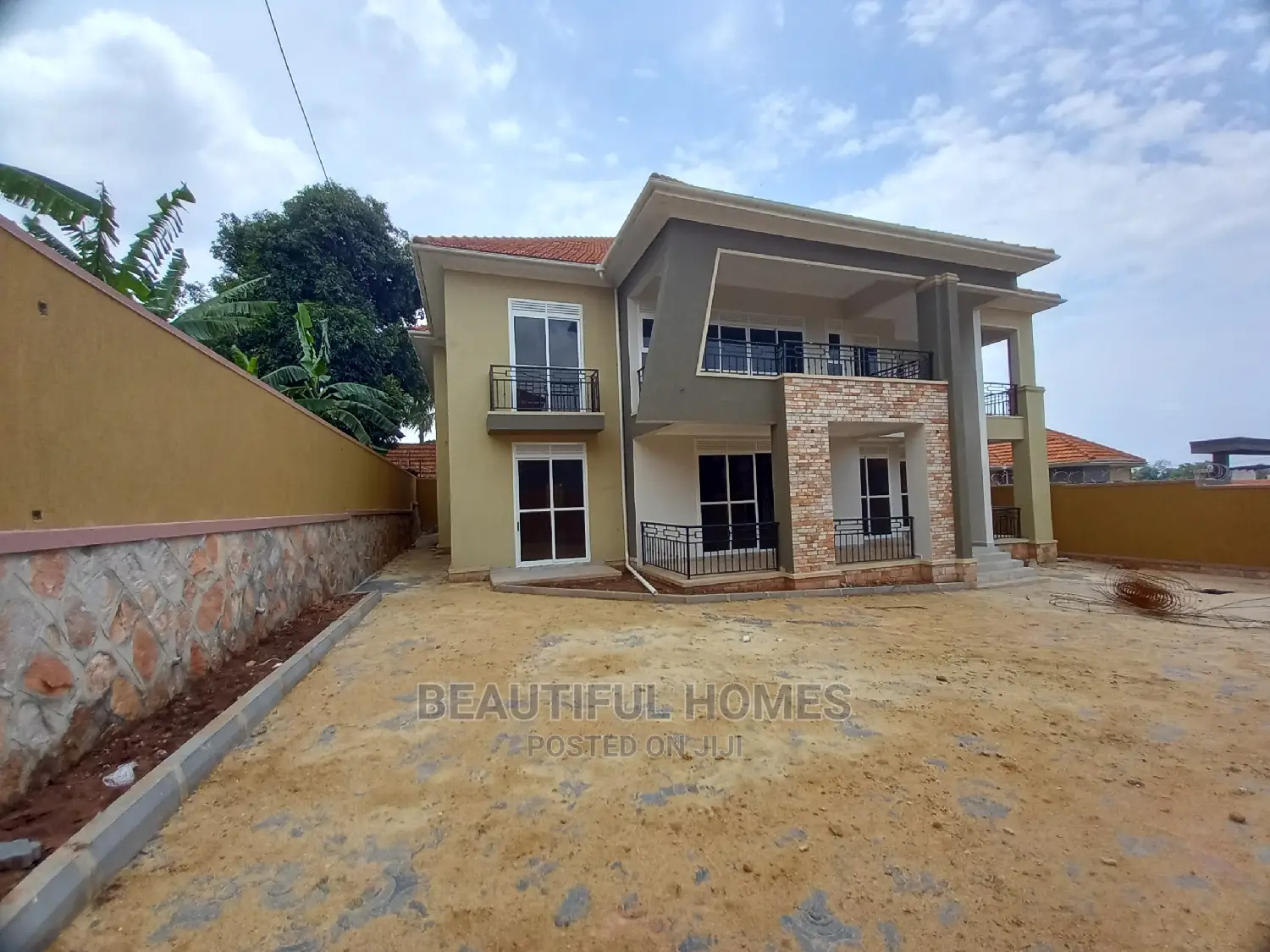 Furnished 6bdrm Mansion in Kira Corporate Gated for Sale in Kira
