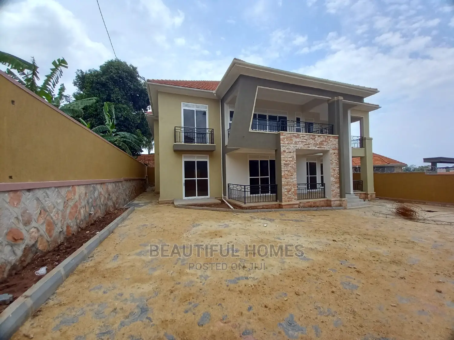 Furnished 6bdrm Mansion in Kira Corporate Gated for Sale in Kira