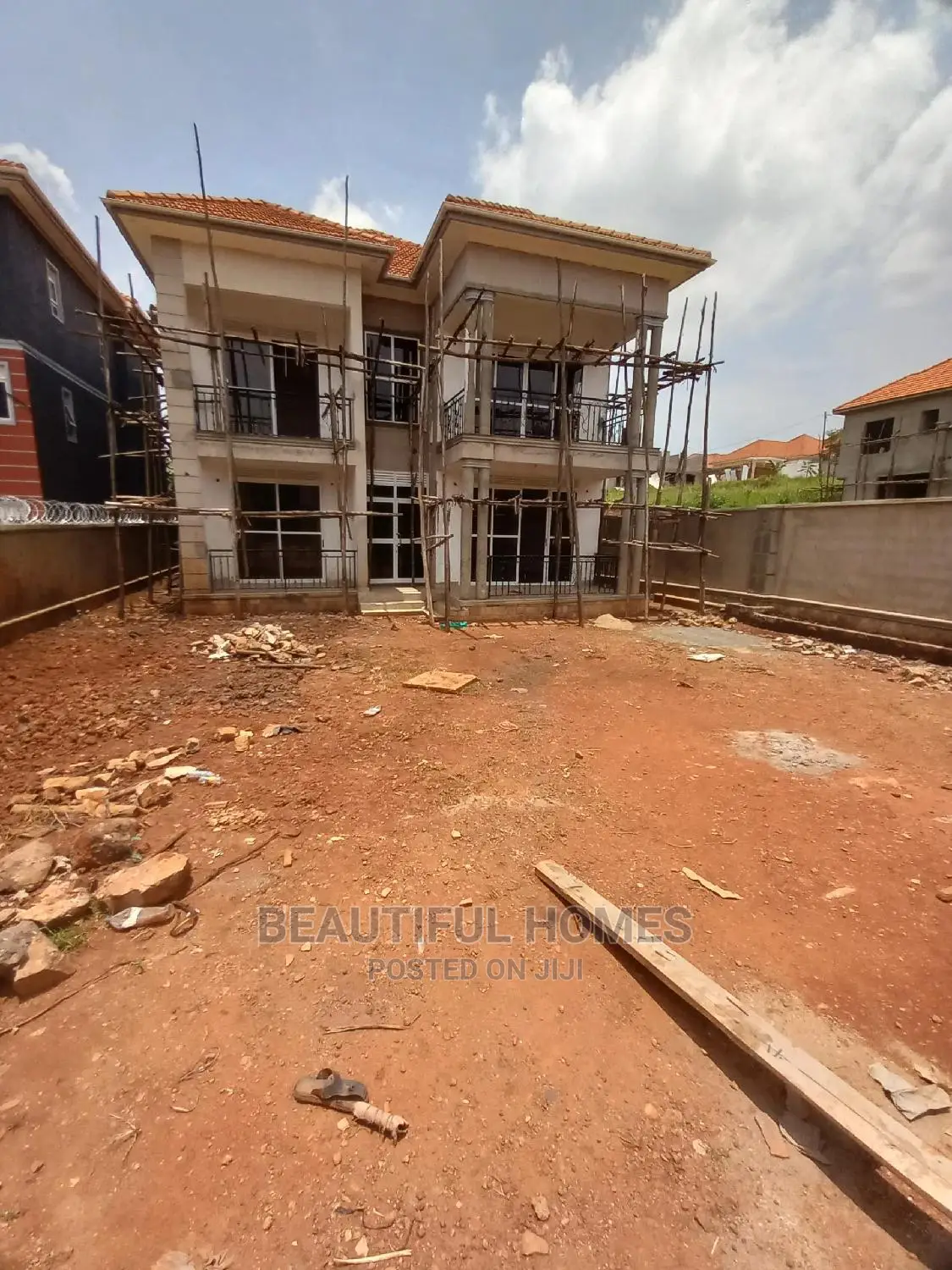 Furnished 5bdrm Duplex in Kira Tarmack Estate for Sale in Kira