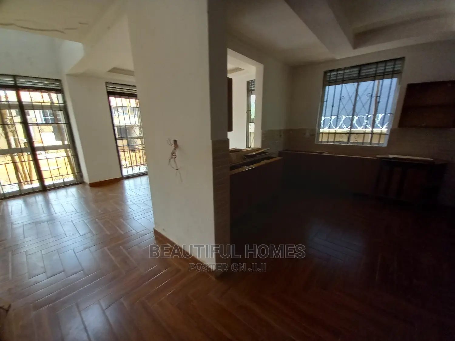 Furnished 5bdrm Maisonette in Kira Gated Nice for sale in Kira