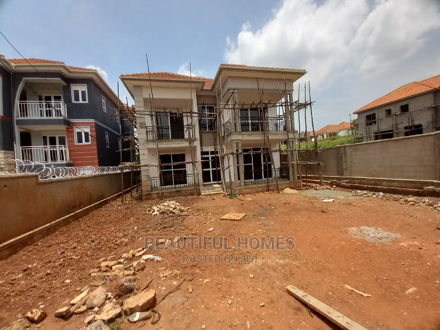 Furnished 5bdrm Maisonette in Kira Gated Nice for sale in Kira