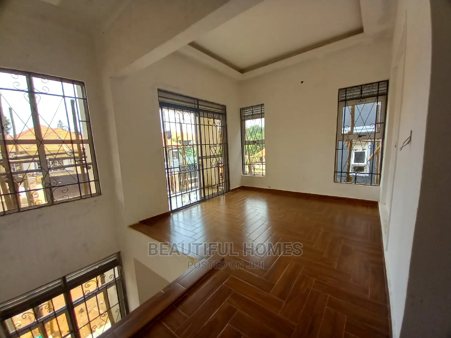 Furnished 5bdrm Maisonette in Kira Gated Nice for sale in Kira