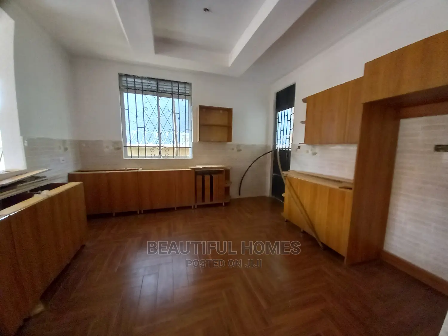 Furnished 5bdrm Mansion in Kira All Tarmacked for Sale in Kira