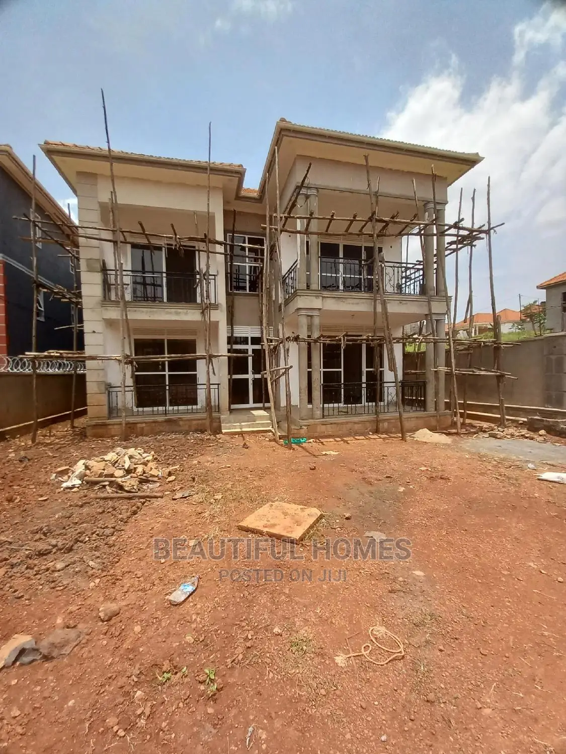 Furnished 5bdrm Maisonette in Kira Gated Nice for sale in Kira