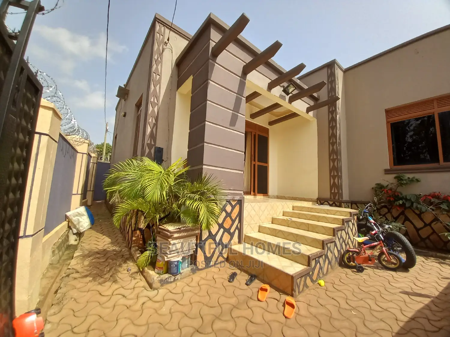 Furnished 3bdrm Bungalow in Kira Organised for Sale in Kira
