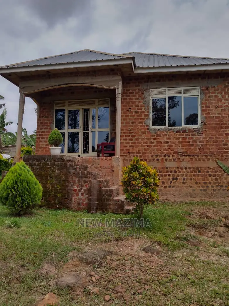 3bdrm Bungalow in Buyala, Division B for Sale in Division B