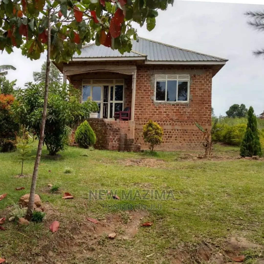 3bdrm Bungalow in Buyala, Division B for Sale in Division B