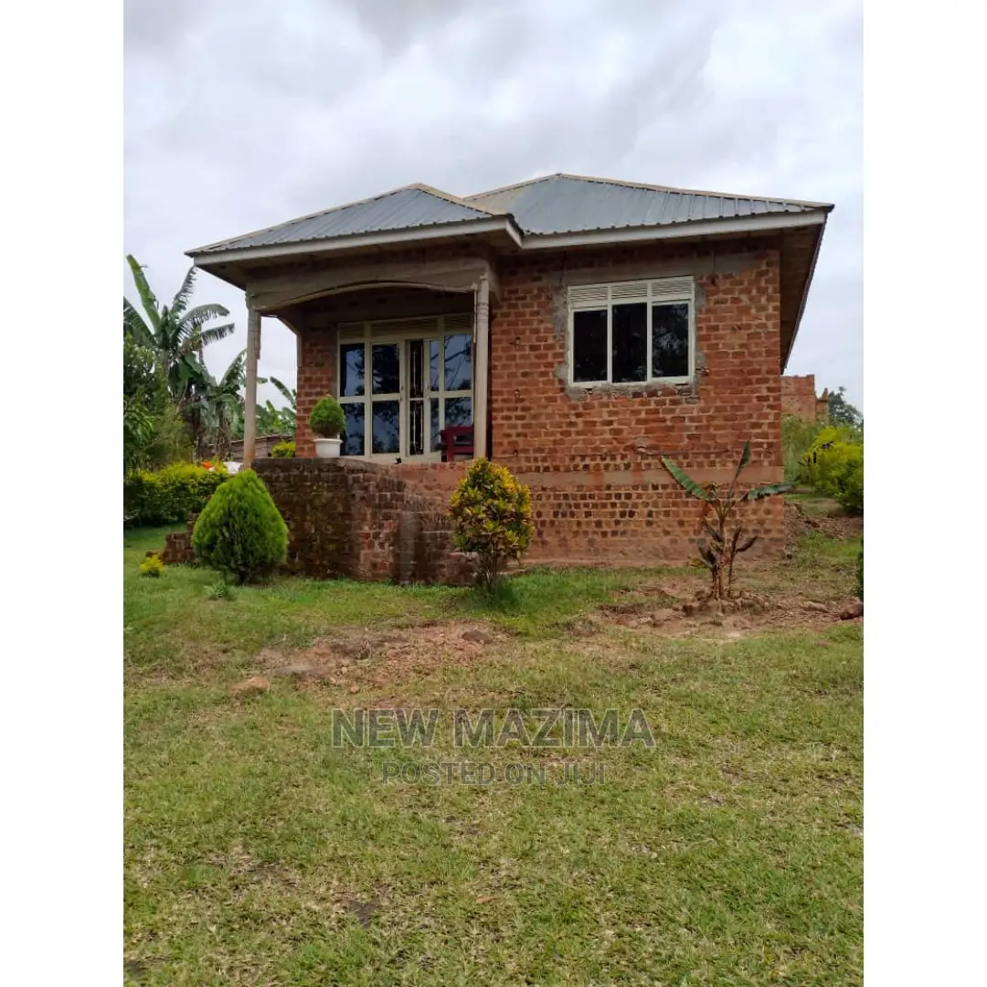 3bdrm Bungalow in Buyala, Division B for Sale in Division B