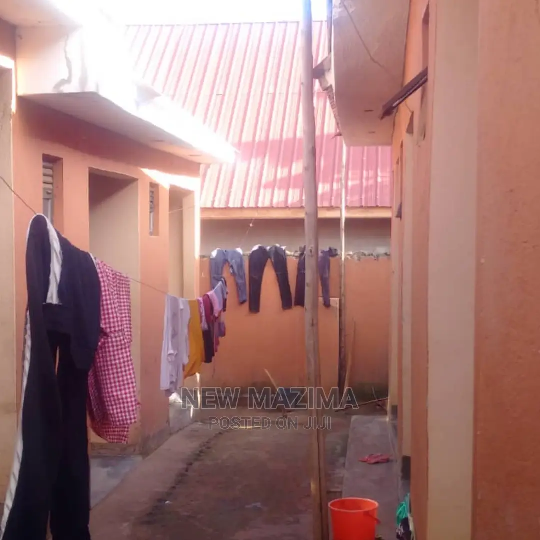 8bdrm House in Kawanda Kirinyabigo, Division B for Sale in Division B