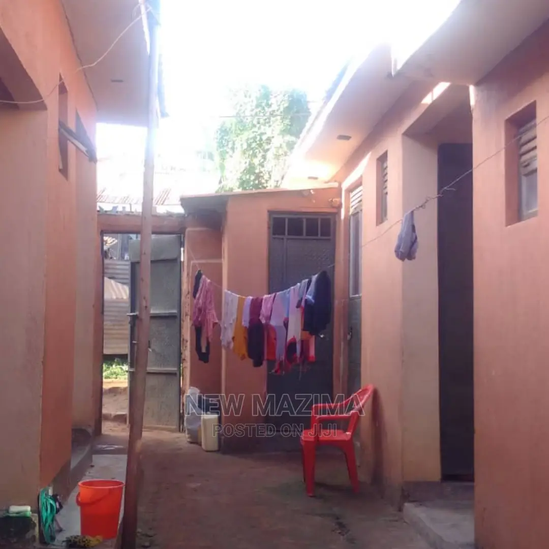 8bdrm House in Kawanda Kirinyabigo, Division B for Sale in Division B