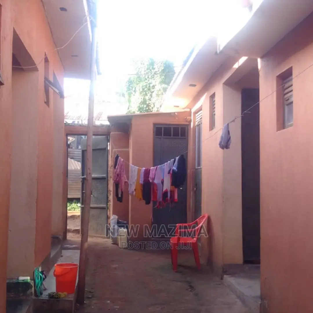 8bdrm House in Kawanda Kirinyabigo, Division B for Sale in Division B