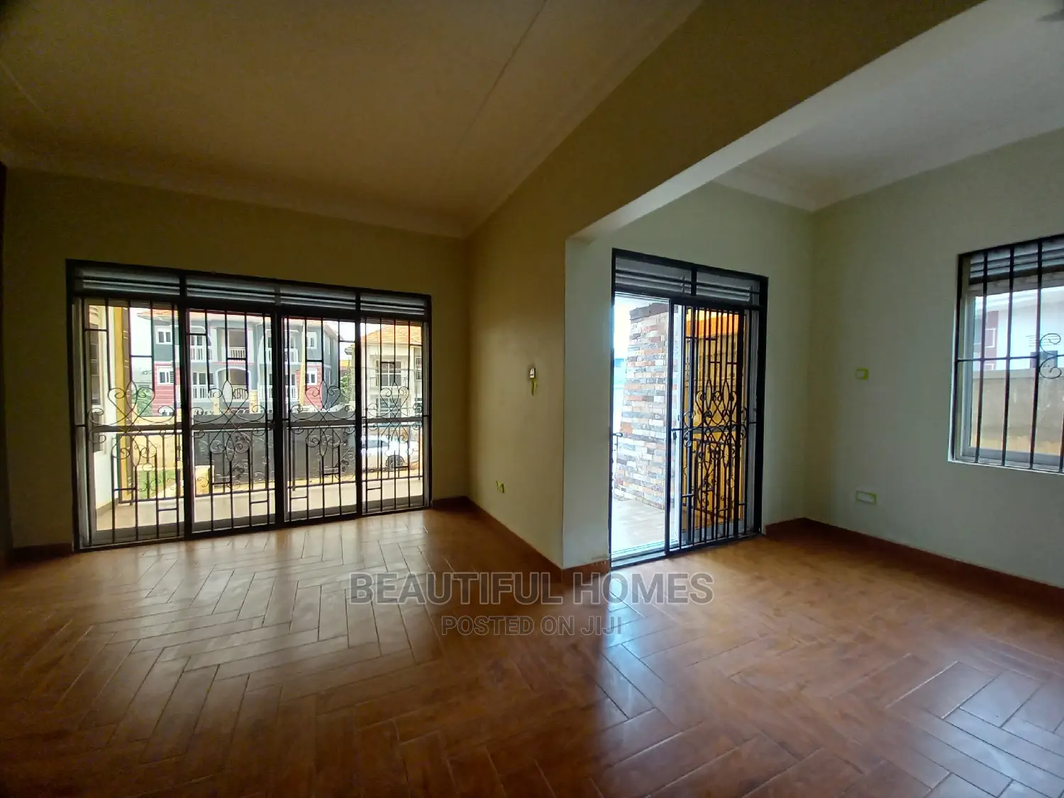 Furnished 4bdrm House in Kira Tarmacked for Sale in Kira