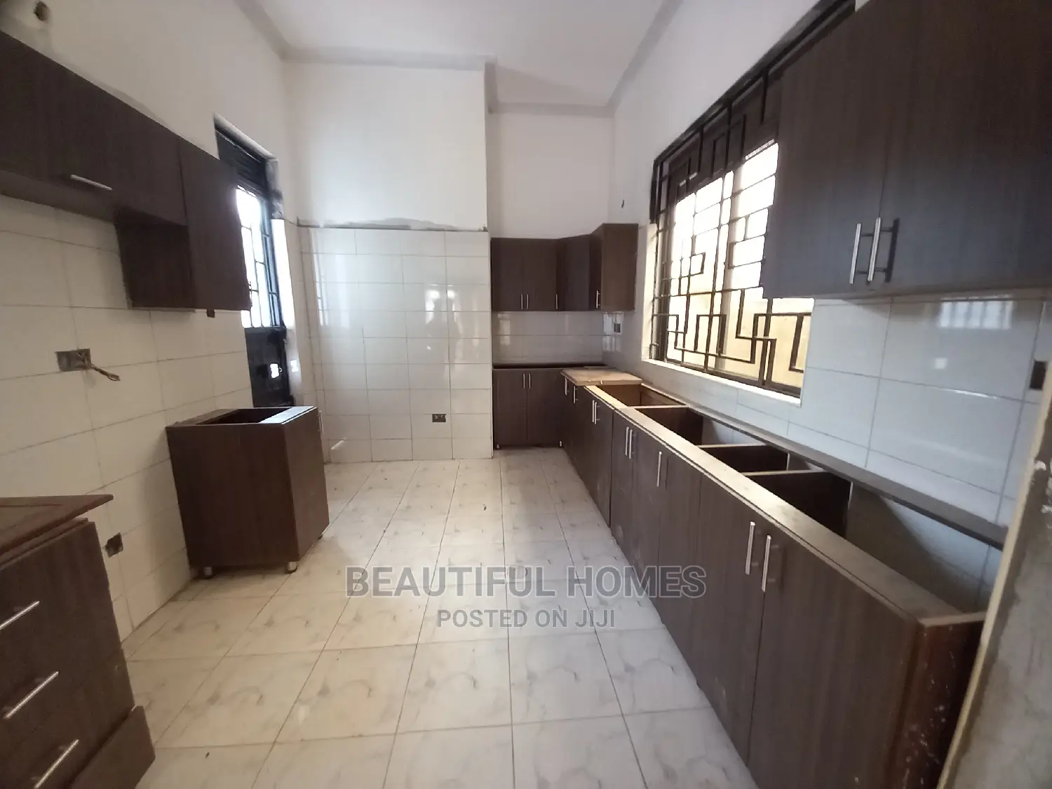 Furnished 4bdrm House in Kira Corporate for Sale in Kira