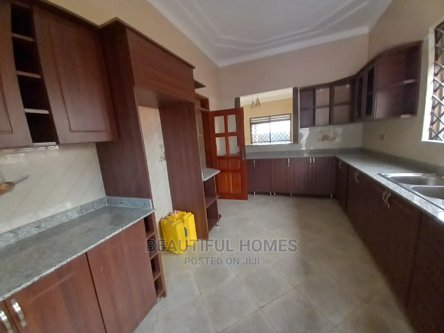 Furnished 5bdrm House in Kira for Sale in Kira