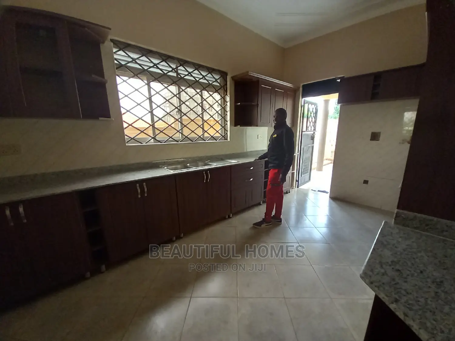 Furnished 5bdrm Bungalow in Kira Organised Rich for sale in Kira