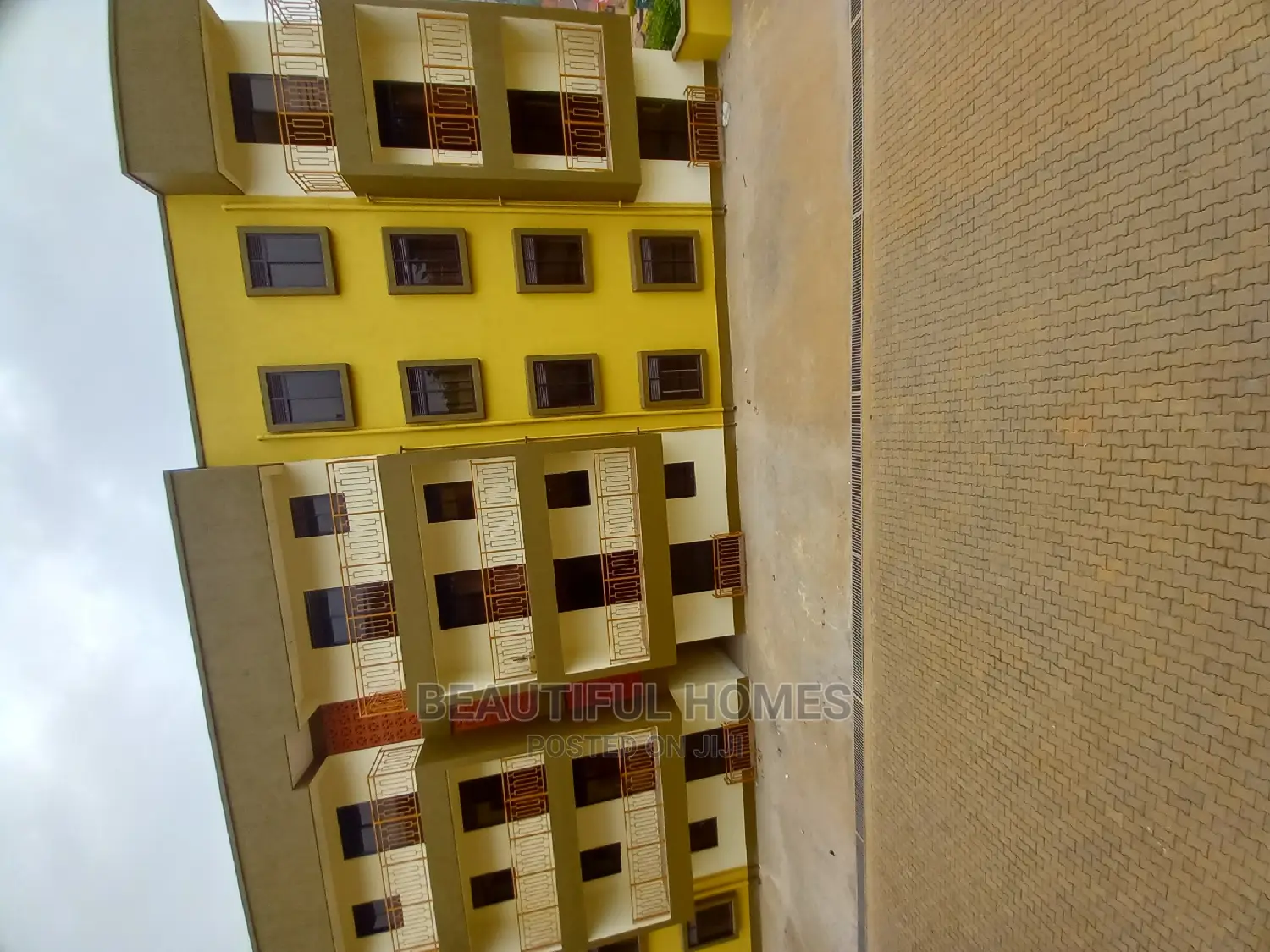 Furnished 3bdrm Condo in Kisaasi Tarmacked, Central Division for Sale in Central Division