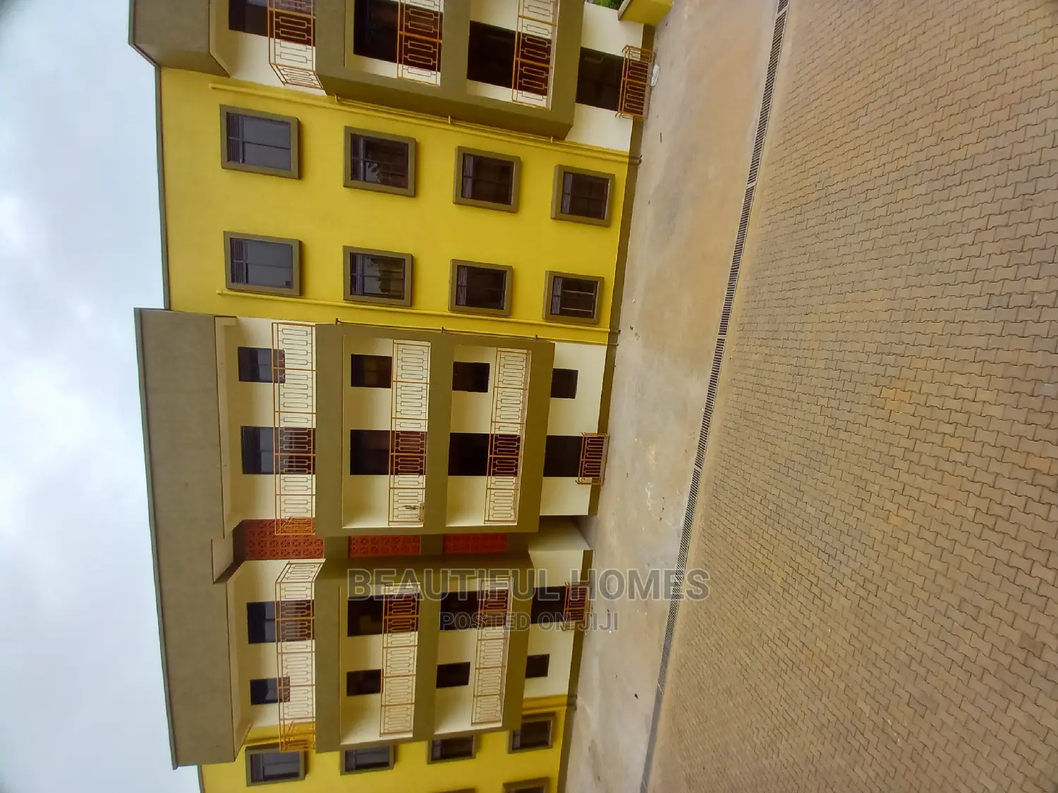 Furnished 3bdrm Condo in Kisaasi Tarmacked, Central Division for Sale in Central Division