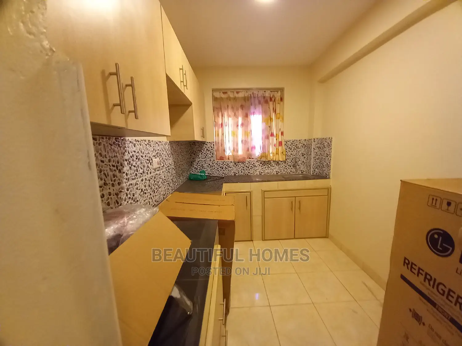 Furnished 3bdrm Condo in Kisaasi Tarmacked, Central Division for Sale in Central Division