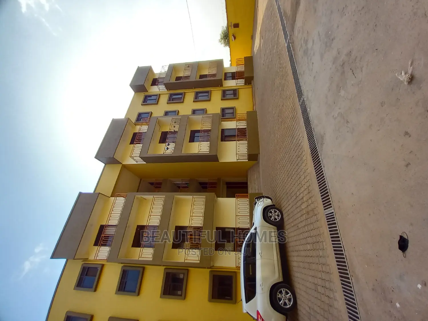 Furnished 3bdrm Condo in Kisaasi, Central Division for Sale in Central Division