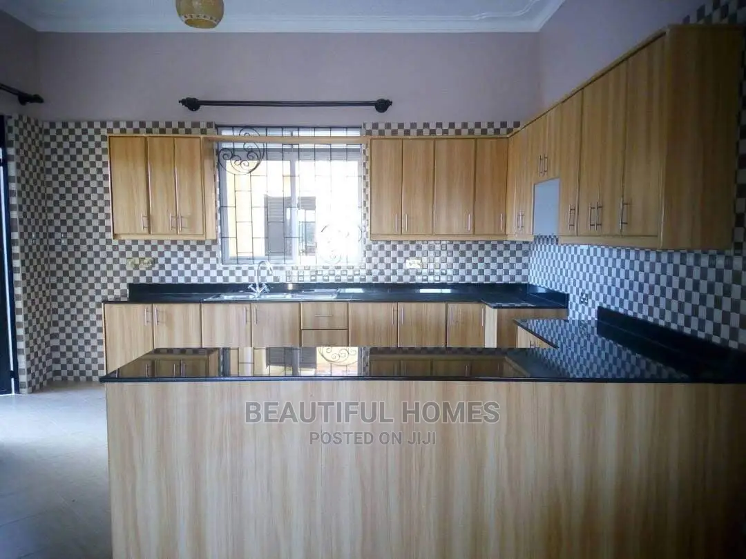 Furnished 2bdrm Condo in Bukoto, Central Division for Sale in Central Division