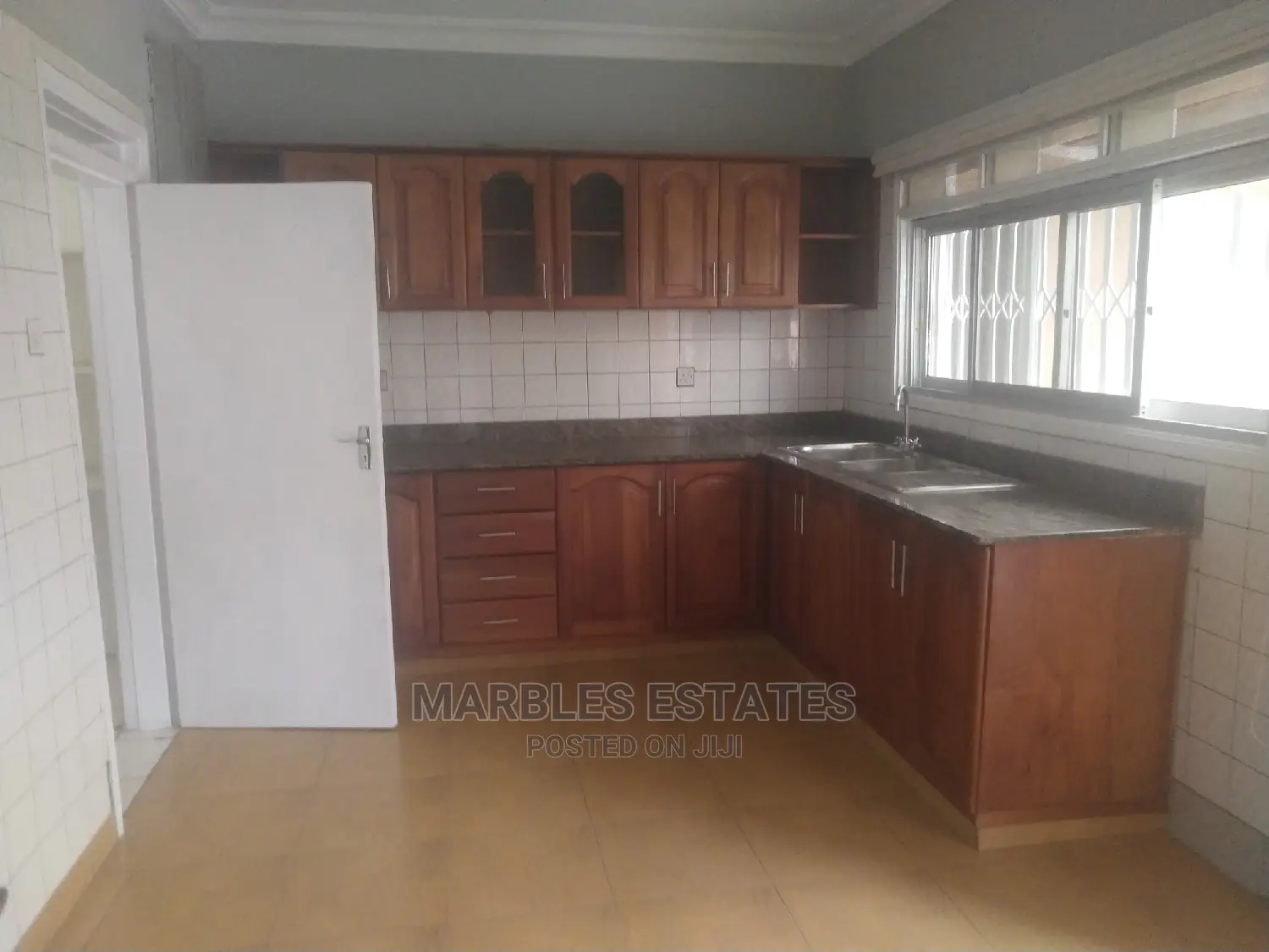 3bdrm Bungalow in Kololo, Central Division for Rent in Central Division