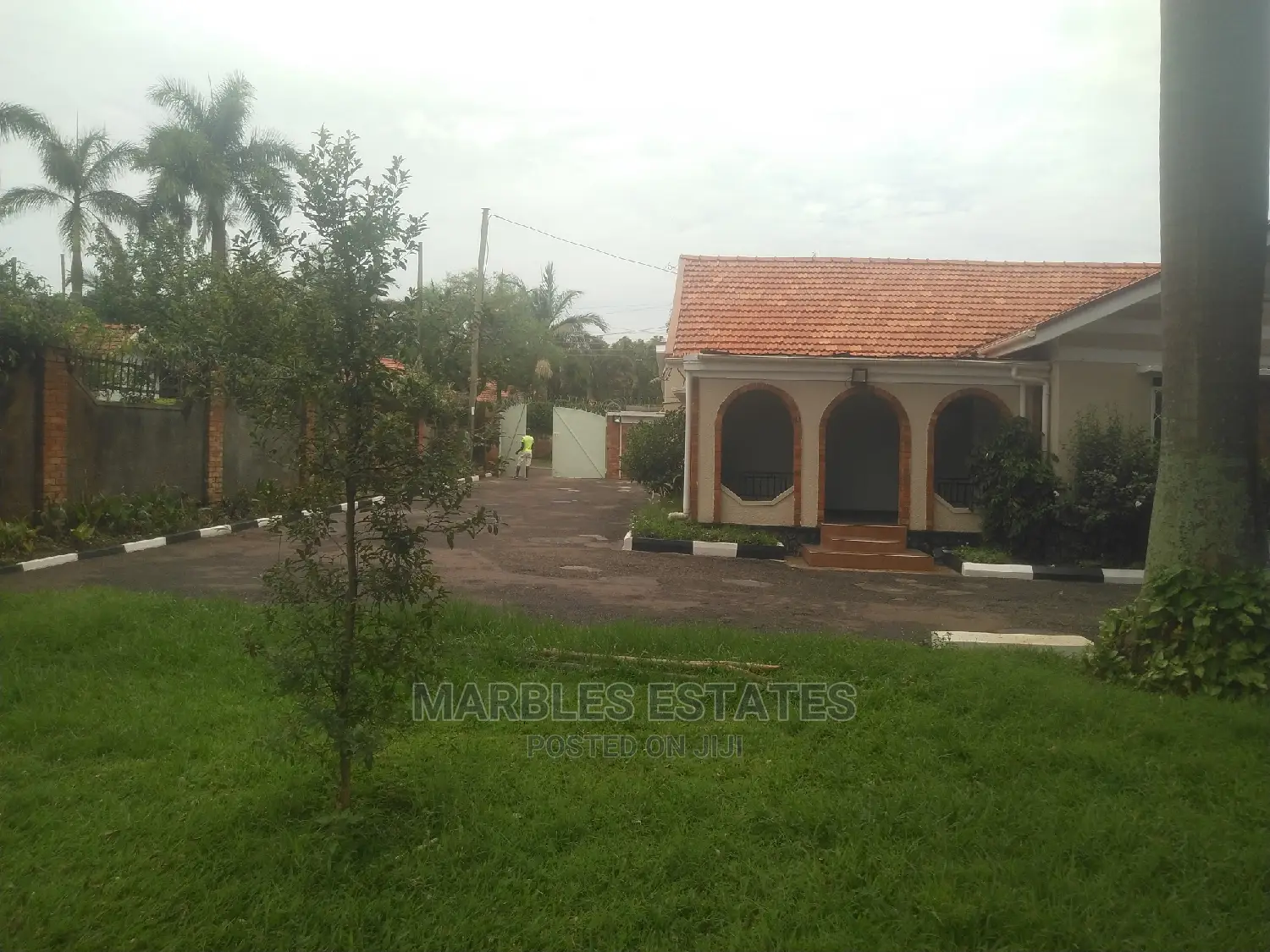 3bdrm Bungalow in Kololo, Central Division for Rent in Central Division