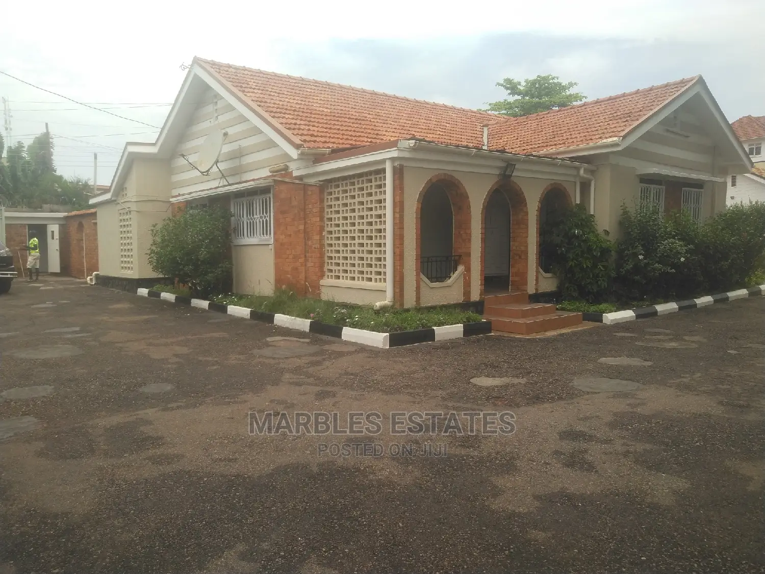 3bdrm Bungalow in Kololo, Central Division for Rent in Central Division