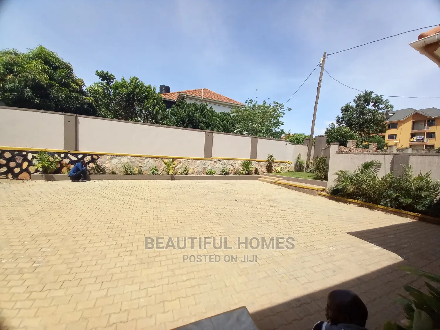 Furnished 4bdrm Bungalow in Kira Mamemerito for Sale in Kira