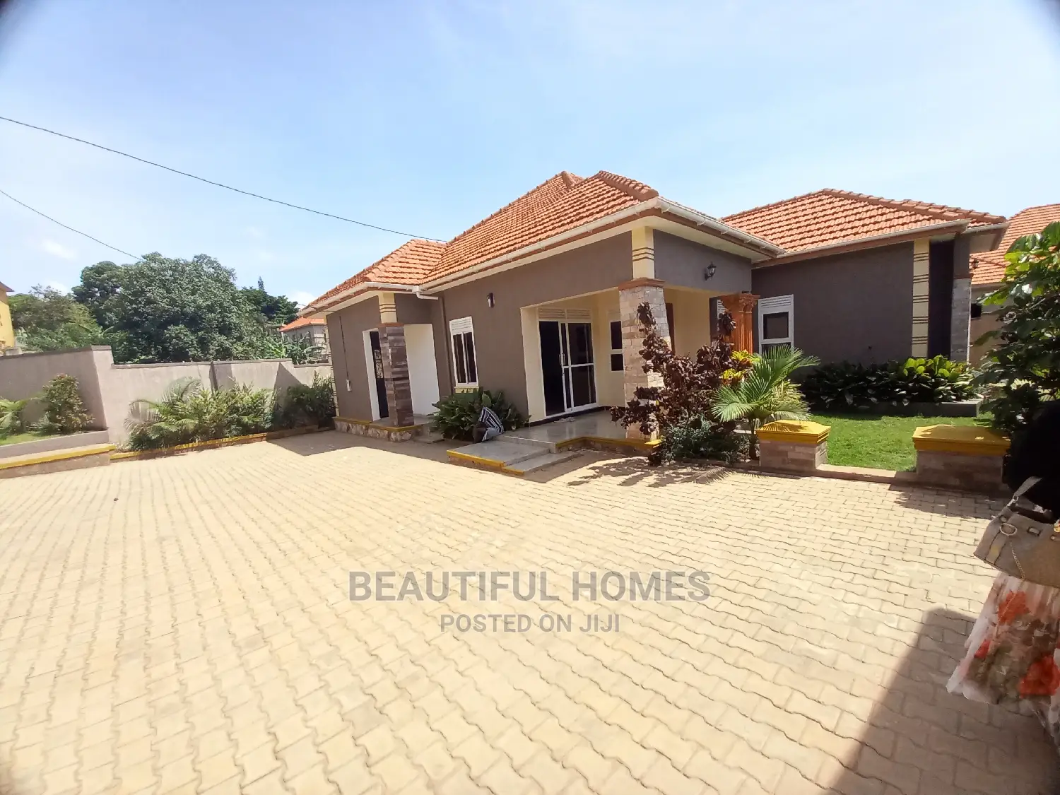 Furnished 4bdrm Bungalow in Kira Mamemerito for Sale in Kira