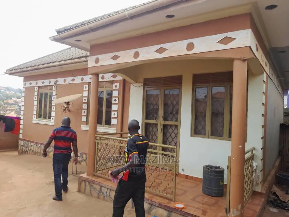 3bdrm House in Salaama Munyonyo Rd, Makindye for sale in Makindye